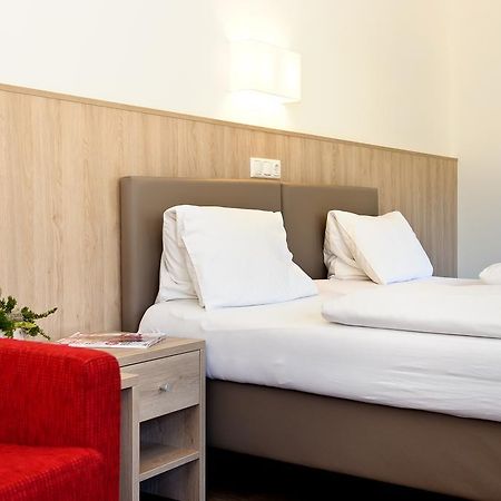 Gasthaus Bacher Hotell Sankt Johann im Pongau Rum bild